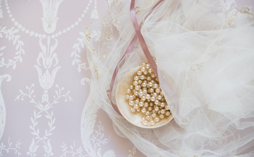 سرّ الندى والضياء